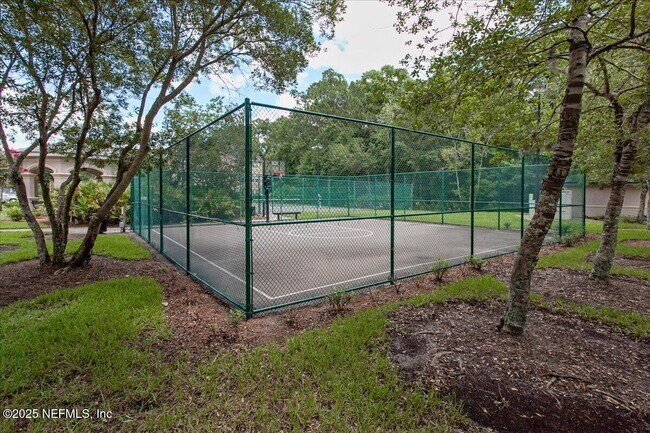 Building Photo - 13810 Sutton Park Dr N