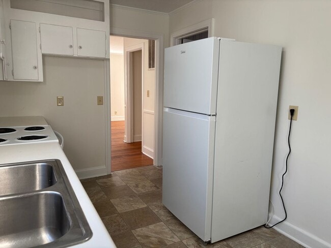 Building Photo - 3 BED, 1 BATH HOME IN GREYSTONE AREA, $1450 MONTH, $1450 DEPOSIT