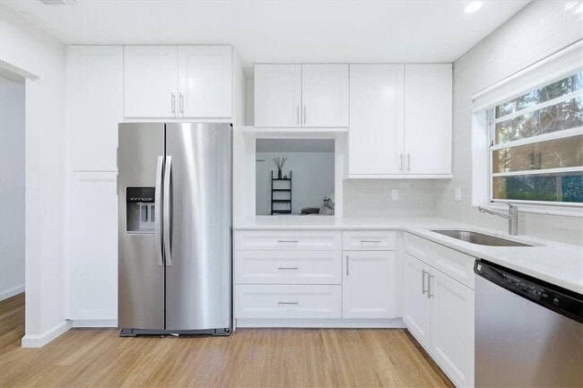 Building Photo - 4819 Village Garden Dr