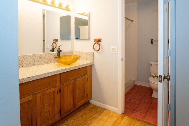 Building Photo - Comfortable Condo Living in St. Augustine Shores