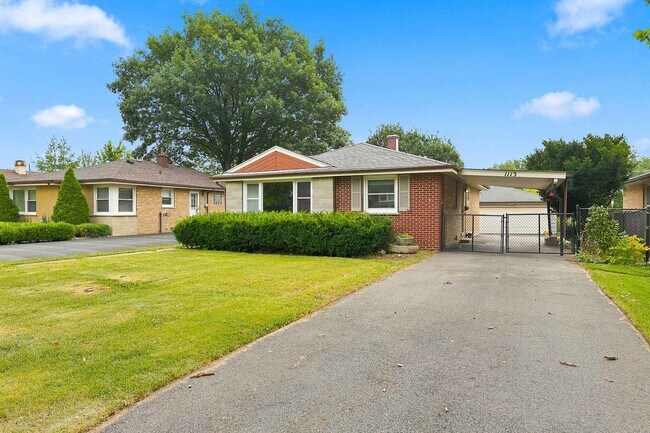 Building Photo - 1113 S Haddow Ave