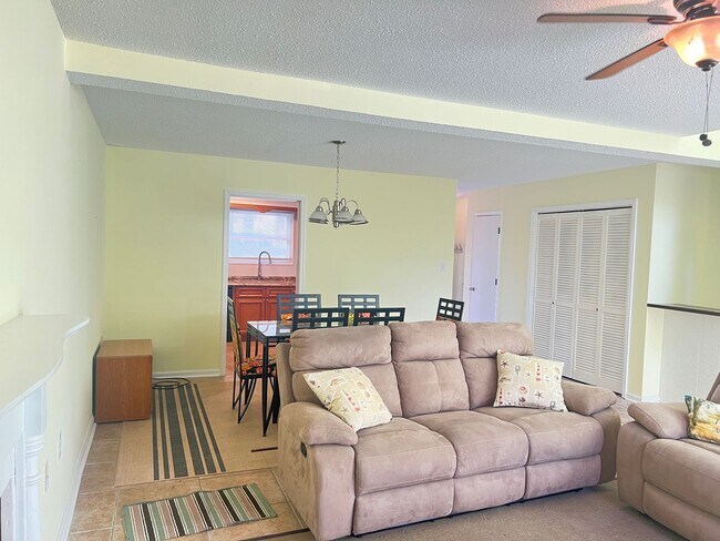 Building Photo - Furnished NMB Three-Bedroom Townhome is less than one mile from the Beach! Available Now!