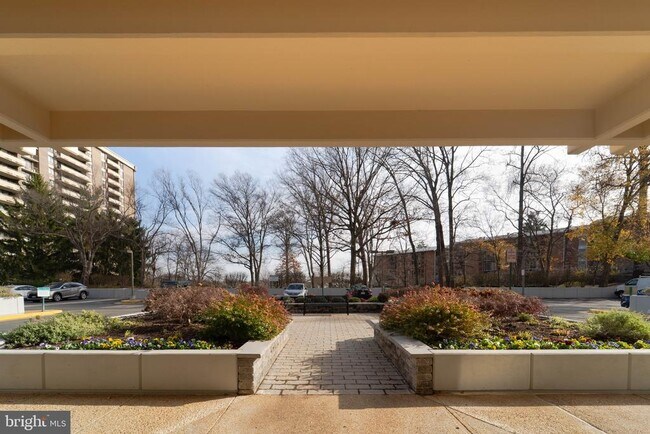 Building Photo - 1808 Old Meadow Rd