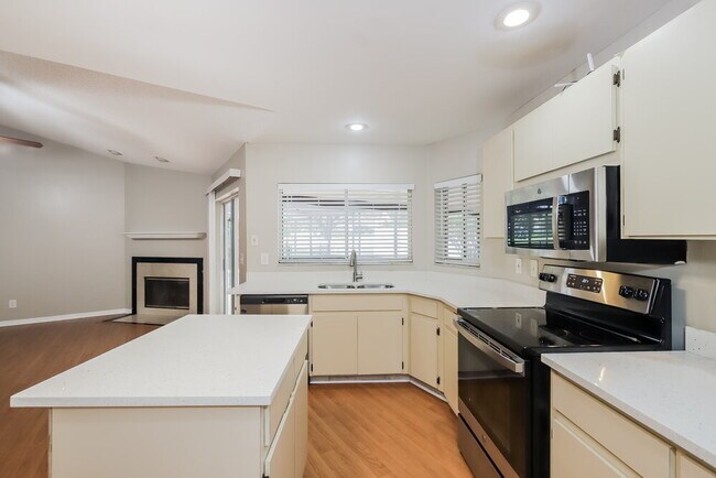 Building Photo - 2612 Brianholly Dr