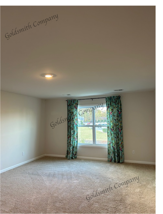 Building Photo - "Spacious 4-Bedroom Townhouse Retreat on Yellow Fox Road, Greer!"