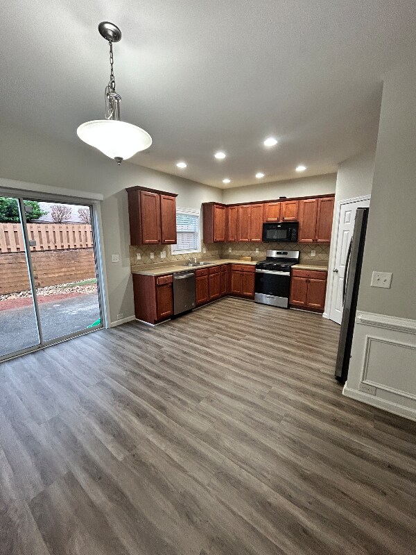 Building Photo - 364 Beynon Terrace