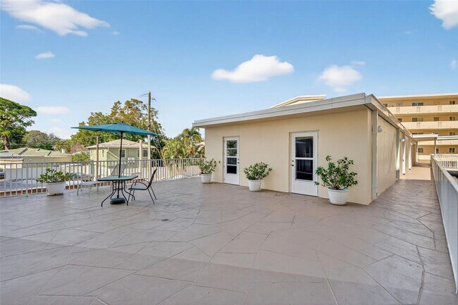 Building Photo - 1200 N Shore Dr NE