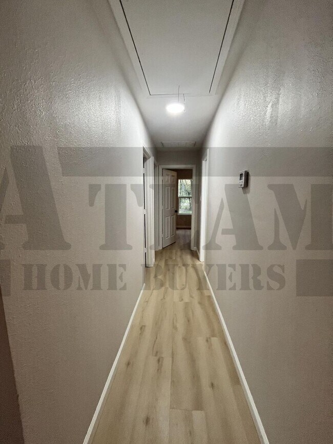 Building Photo - Beautifully updated 3-bedroom, 2-bathroom