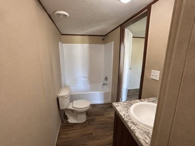 Building Photo - 1509 Thomas Dr