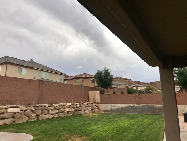 Building Photo - **Beautiful Little Valley Home**