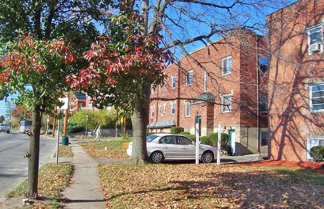 Building Photo - Ludlow 950