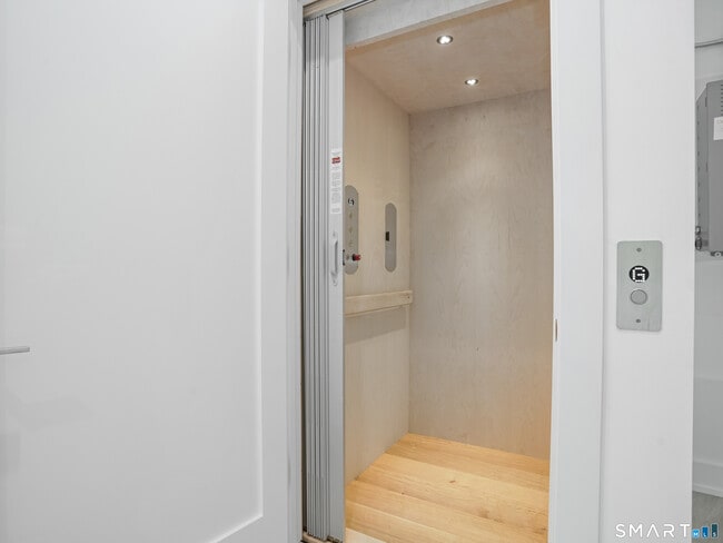 Building Photo - 345 Reef Rd