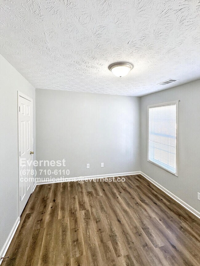 Building Photo - 1605 Brook Ln