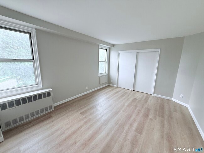 Building Photo - 71 Strawberry Hill Ave