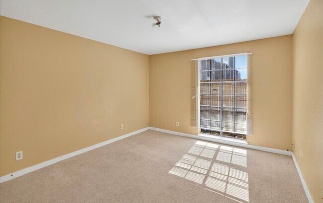 Building Photo - 12500 Sandpiper Dr