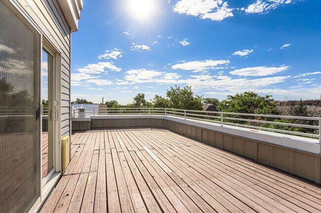 Building Photo - AMAZING LOCATION 2 Bed 2 Bath Condo In The Heart of Downtown Boulder
