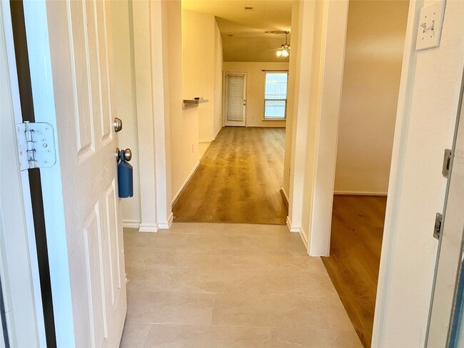 Building Photo - 5747 Wandering Creek Dr