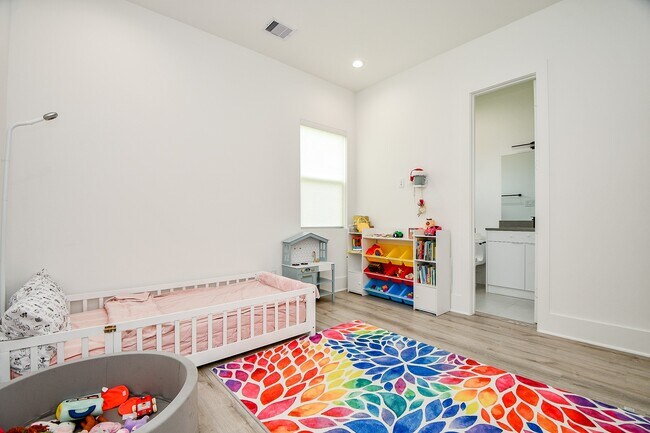Building Photo - 7603 Jacquelyn Gdns Ln