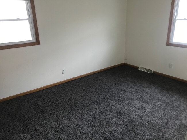 Building Photo - 10441 W Donna Dr