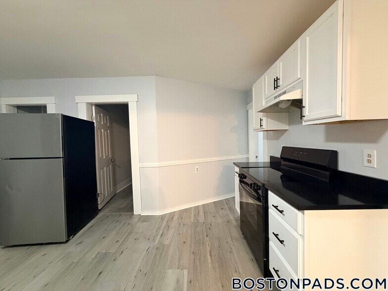 Building Photo - 32 Worcester St