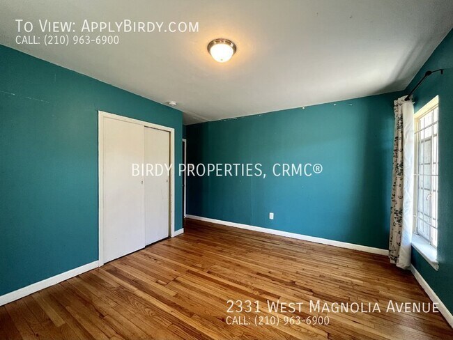 Building Photo - **3 Bed, 2 Bath Home with Detached Garage/...