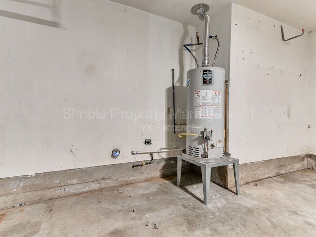 Building Photo - 606 Elmwood Dr