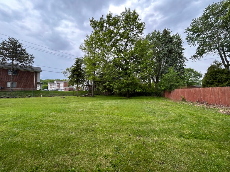 Building Photo - 5946 Calamie Dr