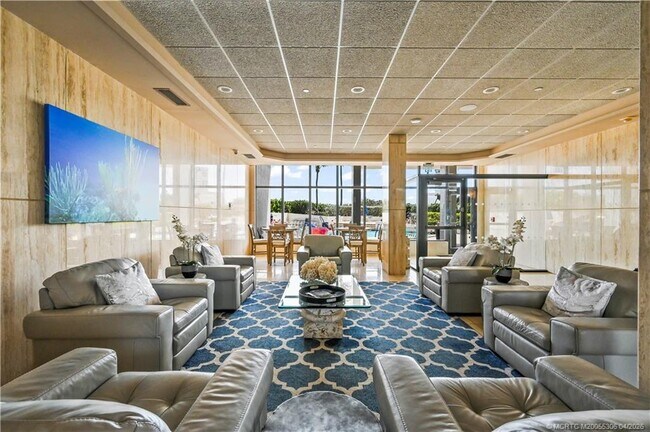 Building Photo - 9650 S Ocean Dr