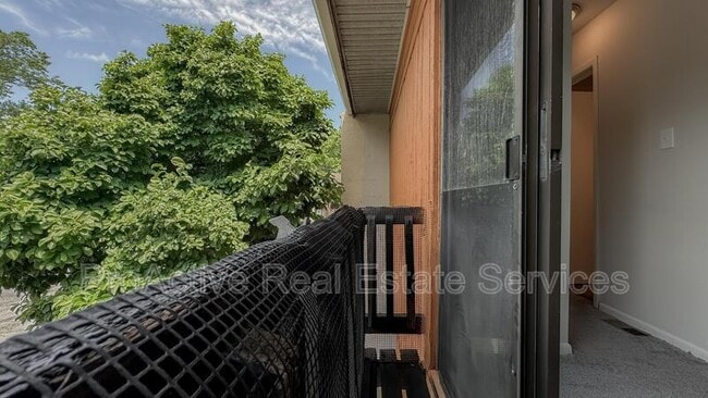 Building Photo - 1373 E Tanners Creek Dr