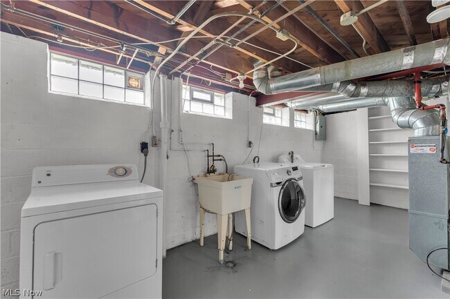 Building Photo - 6911 Farnsworth Dr