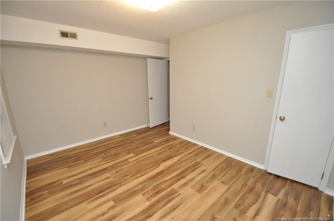 Building Photo - 3901 Lexington Dr