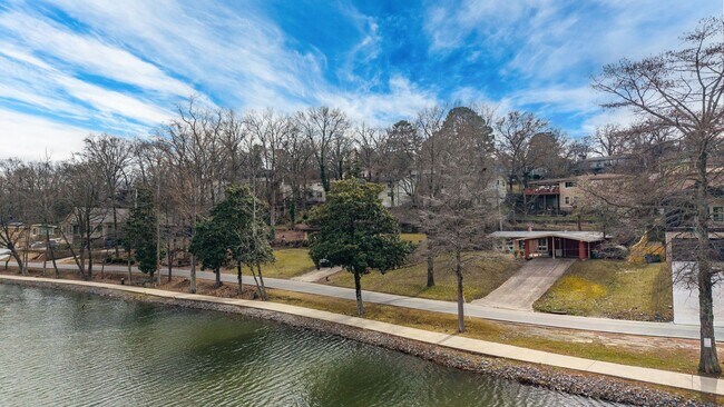 Building Photo - 1512 Waterside Dr