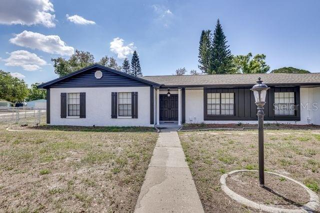 Building Photo - 920 Lakeview Dr