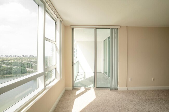 Building Photo - 2681 N Flamingo Rd