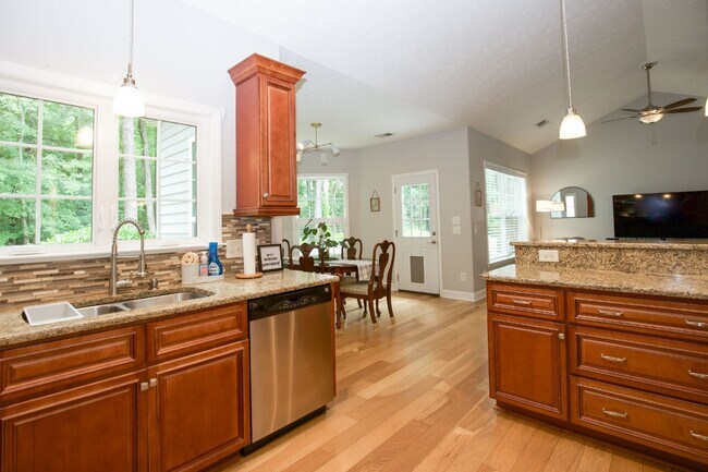 Building Photo - 5 Kemper Woods Ct
