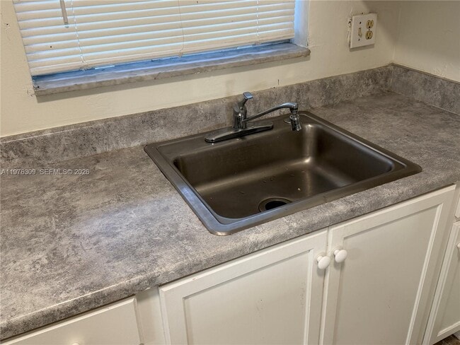 Building Photo - 8100 Sunrise Lakes Blvd