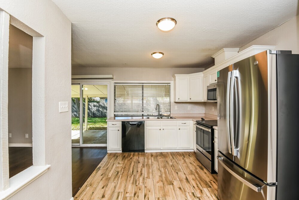 Building Photo - 7812 Burgundy Dr