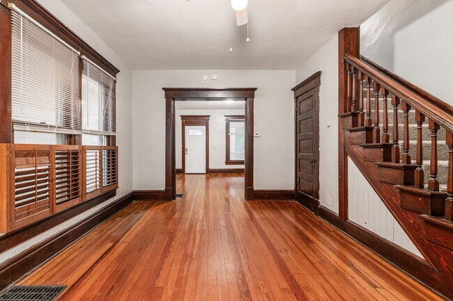 Building Photo - 25 E Blake Ave