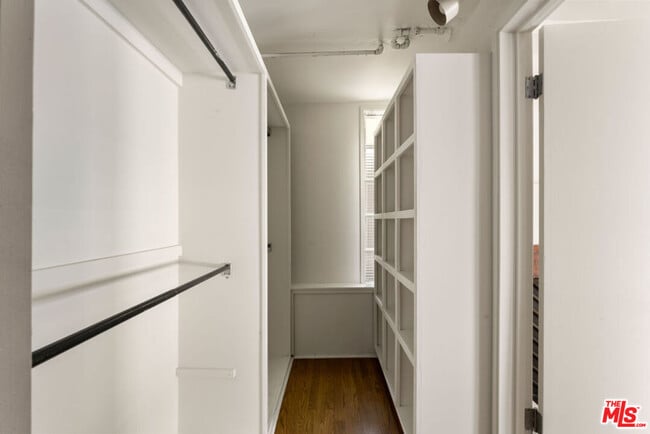 Building Photo - 1530 Elevado St