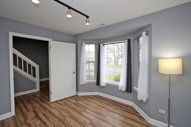 Building Photo - 652 Nantucket Way