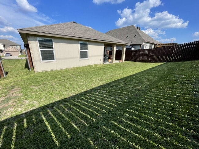 Building Photo - Beautiful 3 Bedroom House