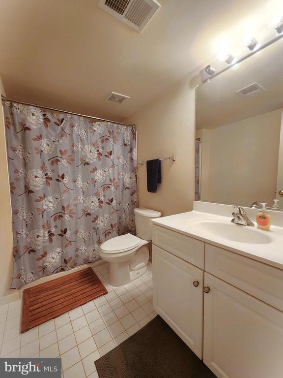Building Photo - 917 Crestfield Dr