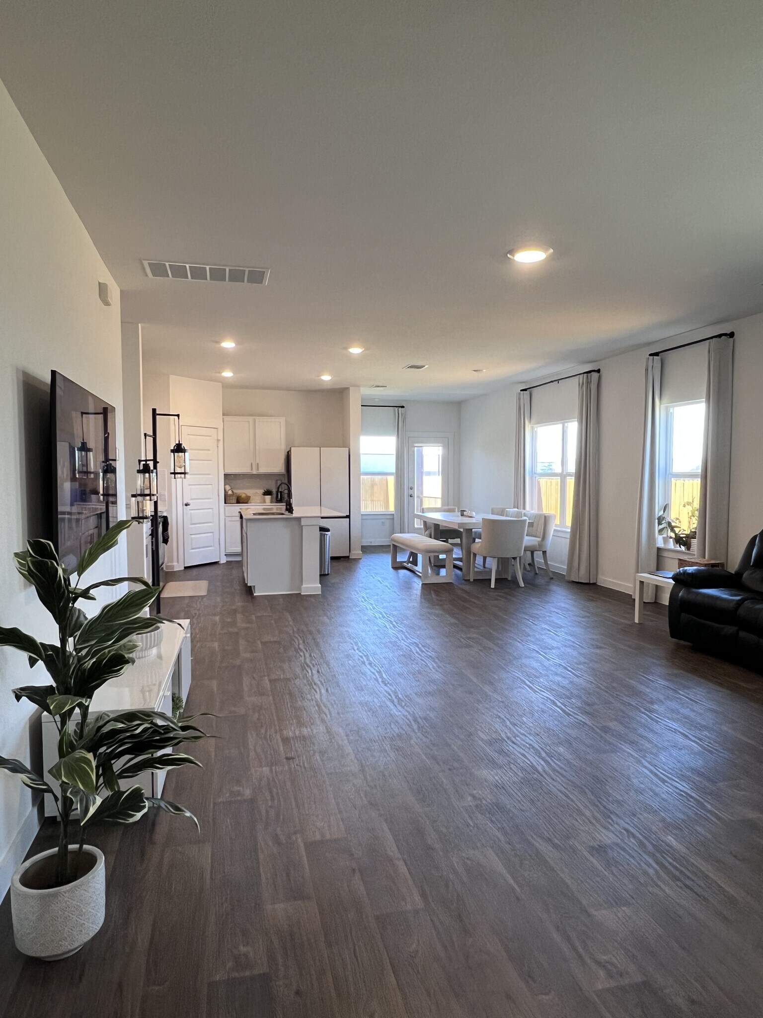Building Photo - 305 Concho River Dr