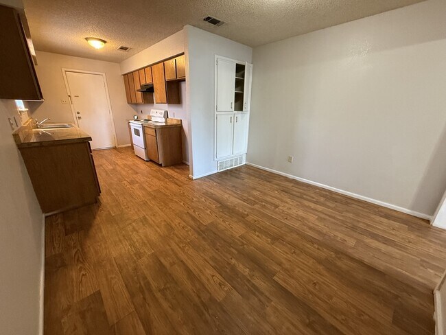 Building Photo - 2105 S Loop 289
