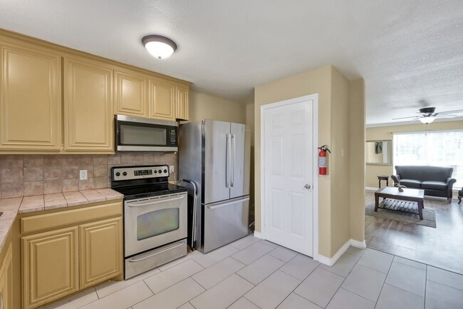 Building Photo - 125 Pine St