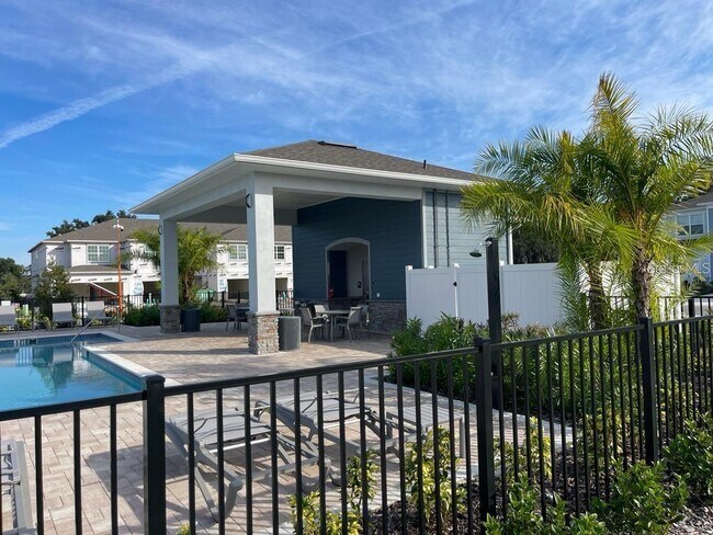 Building Photo - 2800 Bright Bird Ln