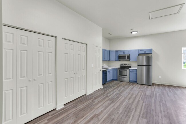 Building Photo - Escape to Serenity: Experience the Charm of our One-Bedroom Cottage!