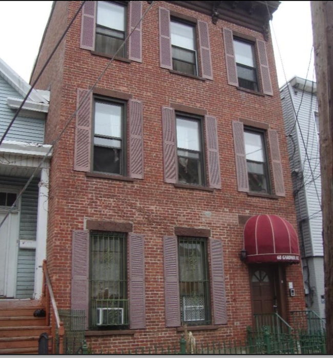 Building Photo - 68 Gardner Ave