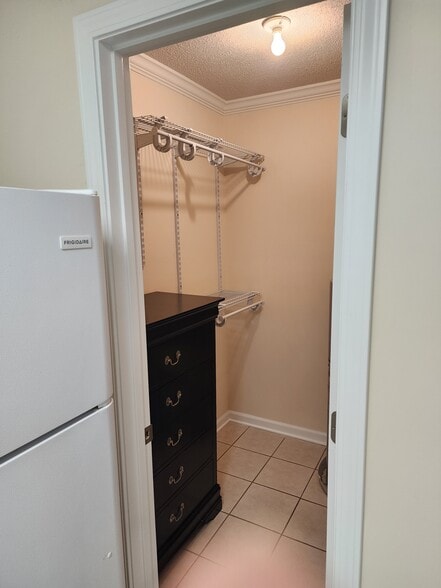 Building Photo - 197 Hughes St