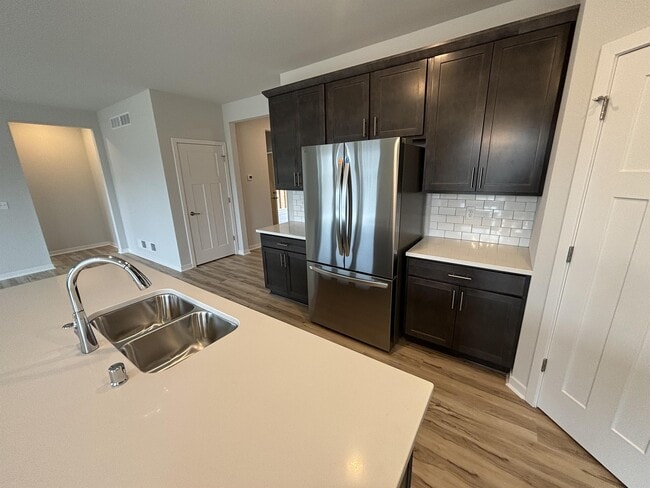 Building Photo - 549 Calvin Ln